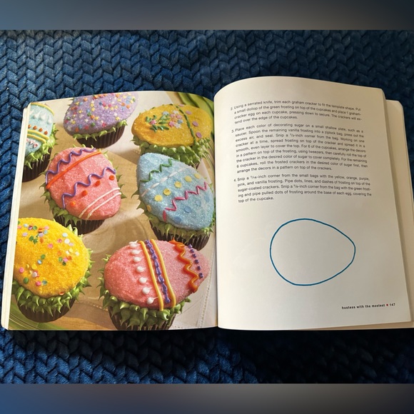 Hello, Cupcake! New York Times Best selling cupcake cookbook - Picture 3 of 4
